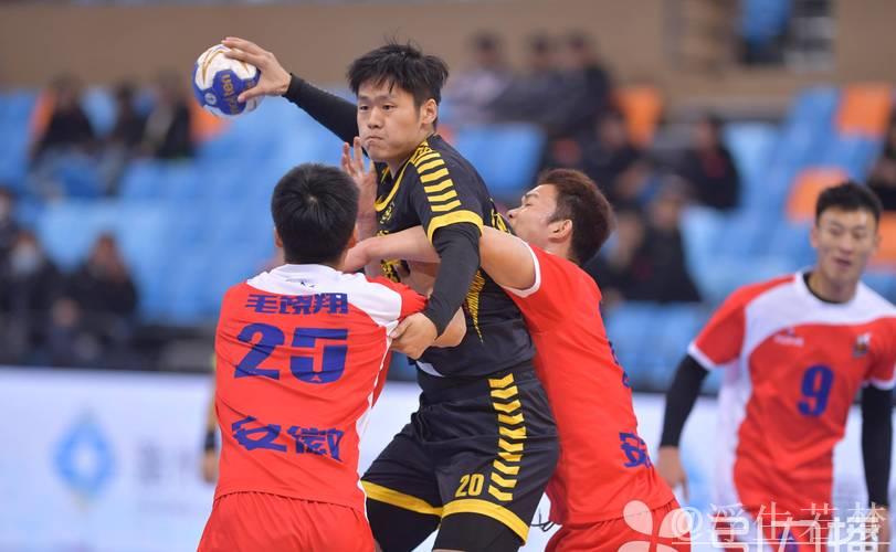 江苏男子手球队勇夺联赛三冠王